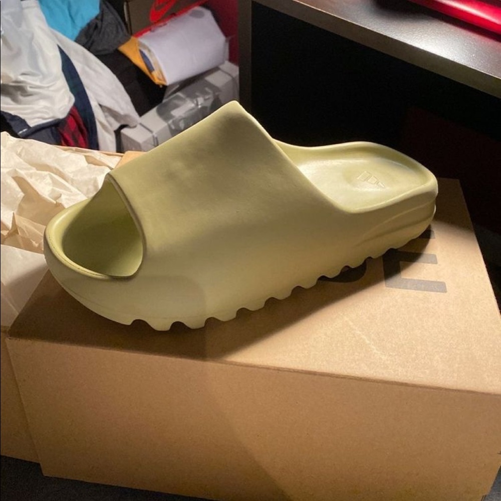 Yeezy slides (men)